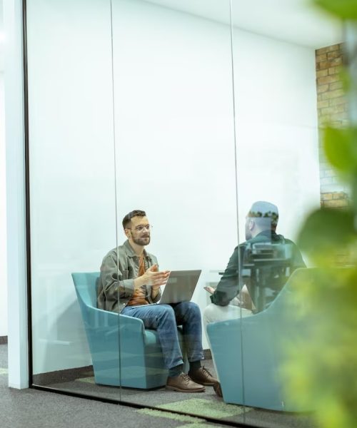 imgi_10_casual-business-meeting-modern-office-lounge_1018434-3435